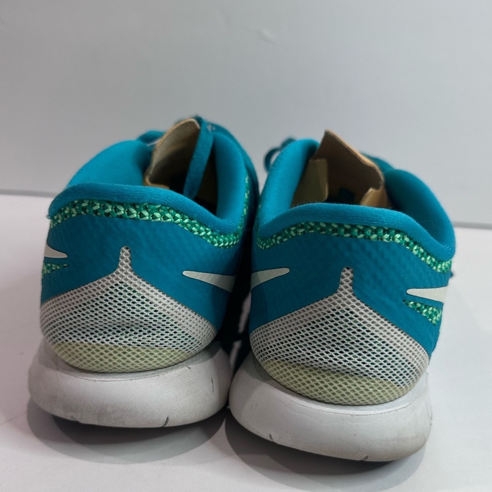 Nike women’s Teal and Yellow Athletic Shoes - Picture 6 of 8